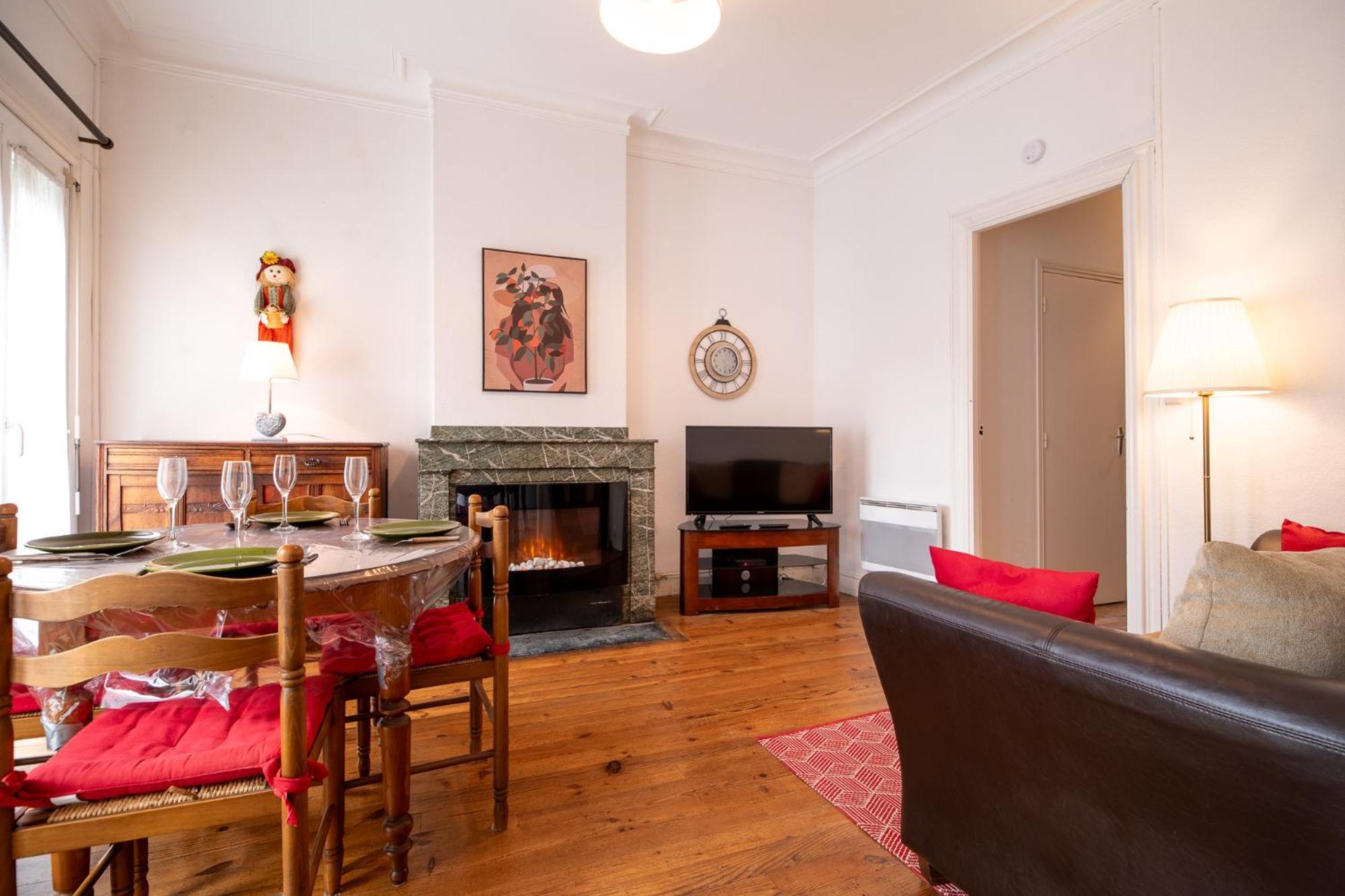 Appartement Joli T2 Bagneres De Bigorre Centre Extérieur photo